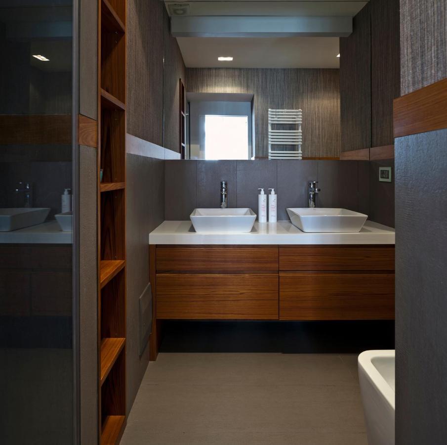 Elegant Apartment At Chiaia By Wonderful Italy Napoli Esterno foto